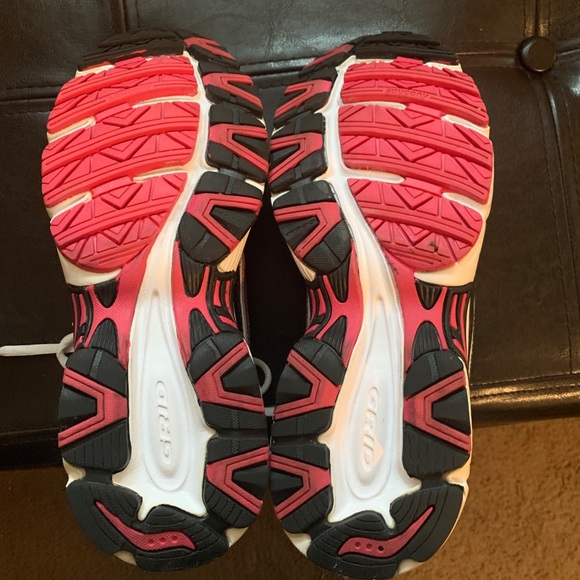 Saucony - Picture 2 of 3